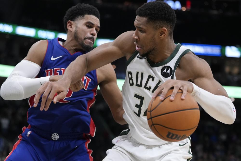 借雄厚的财 借雄厚的财