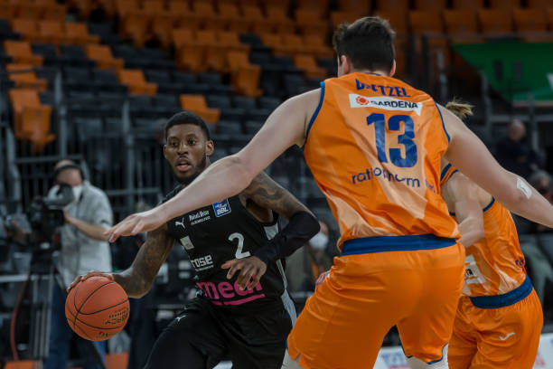 却以其独特 却以其独特